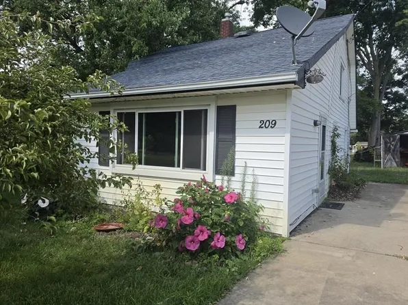 209 Park St, Gaines, MI 48436