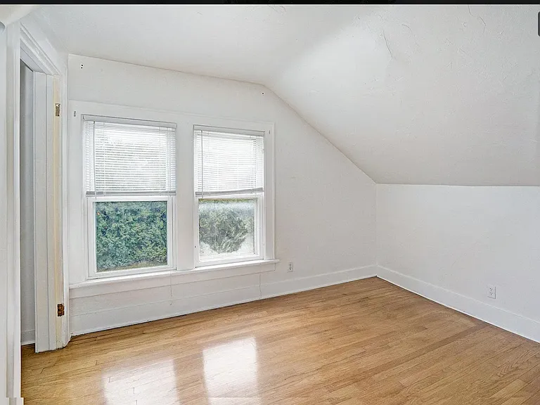 901 Sarasota Ave SE — Photo 8