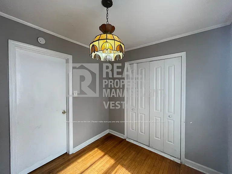 2063 Bayswater Rd — Photo 7
