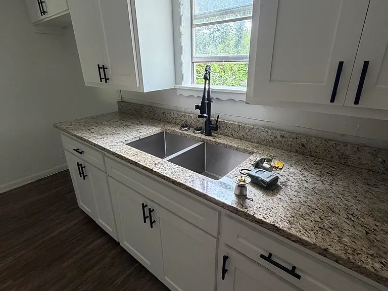 2108 N Saint Mark Ave — Photo 11