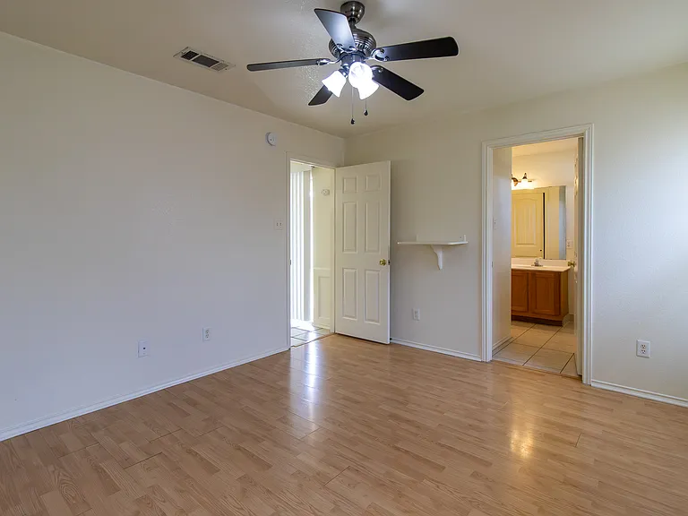 1203 Fox Creek Dr — Photo 15