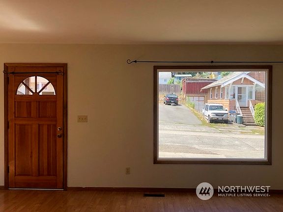 3rd image of 814 Chester Avenue