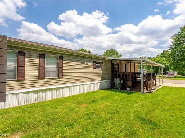 62 Redwood Dr, Beloit, OH 44609