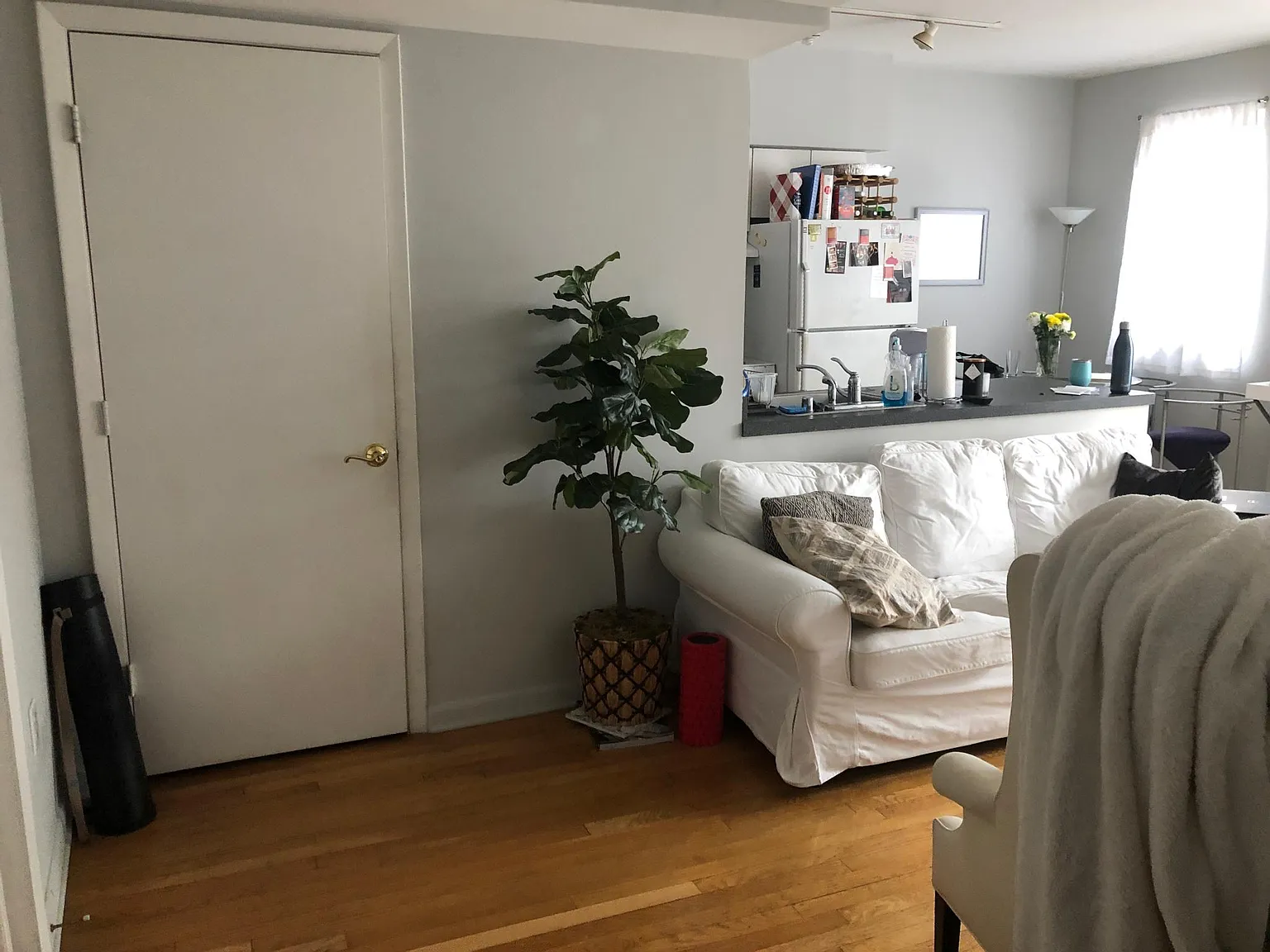 2 bed, 1000 sqft, $3,290 — Photo 2
