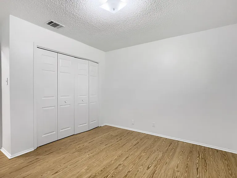 10710 Topperwein Dr #B — Photo 12