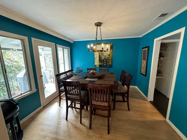 1402 Notre Dame Ave — Photo 9
