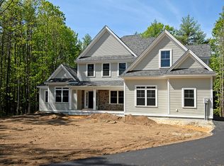 39 Labrador Ln, Dover, NH 03820