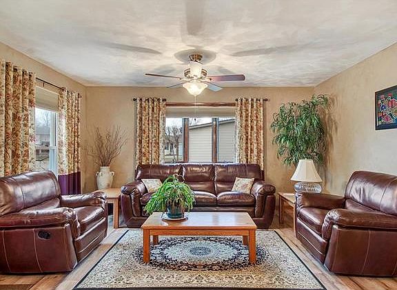 4th image of 11 Blue Spruce Ct