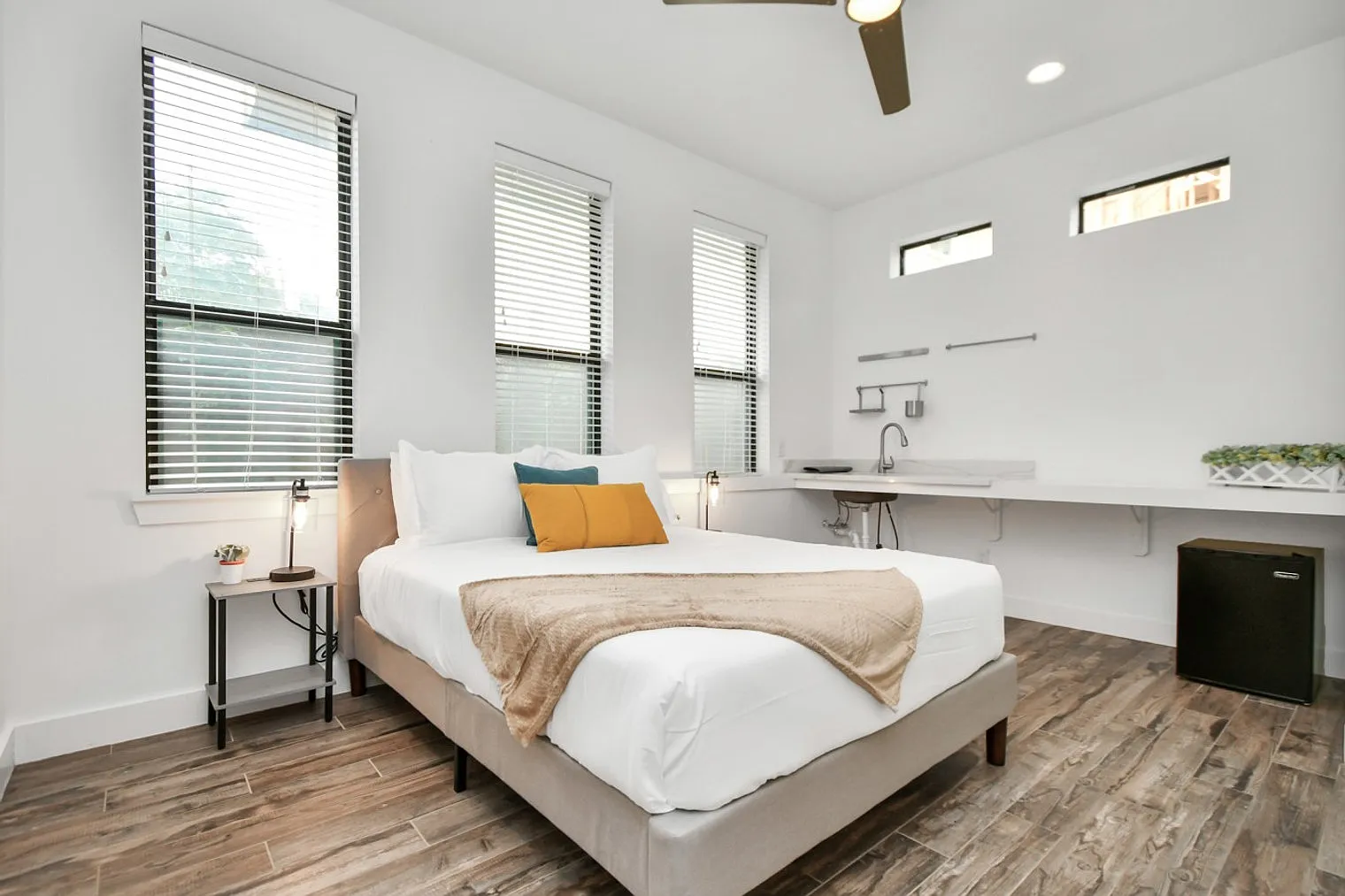 4 bed, 3.0 bath, $7,800 — Photo 4