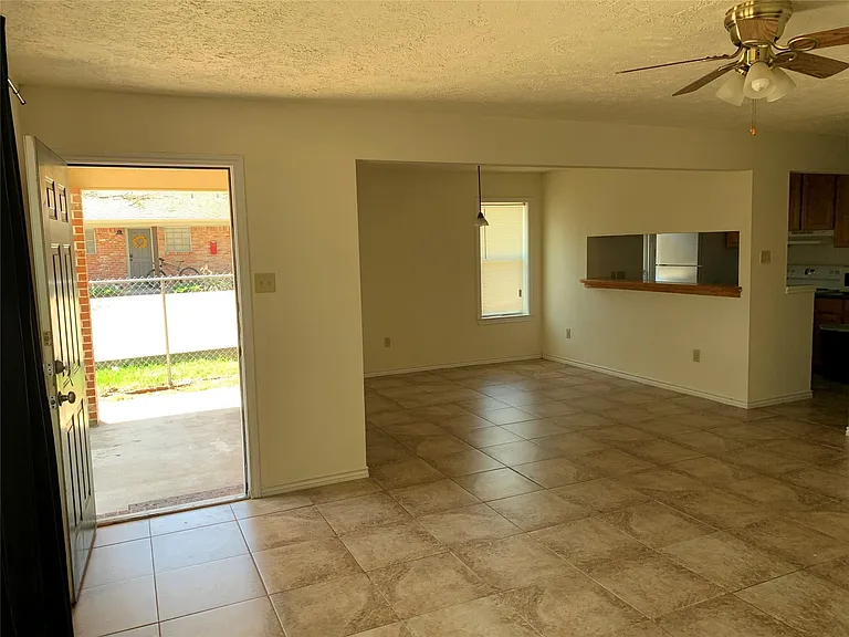 3902 Aspen St — Photo 7