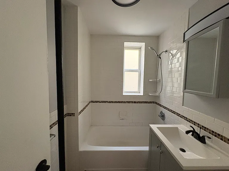 160 Avenue C #C1 — Photo 7
