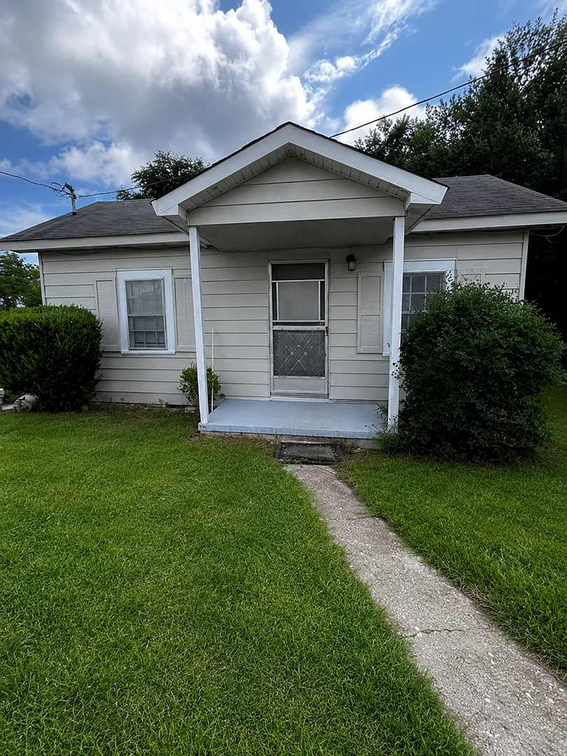 Charming 1 Bed, 1 Bath Home! — Photo 1