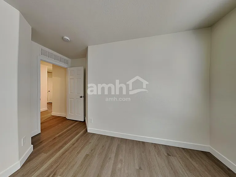 12821 W Myer Ln — Photo 18
