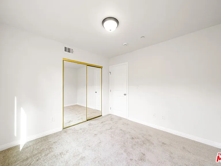 838 E 80th St #838 — Photo 11