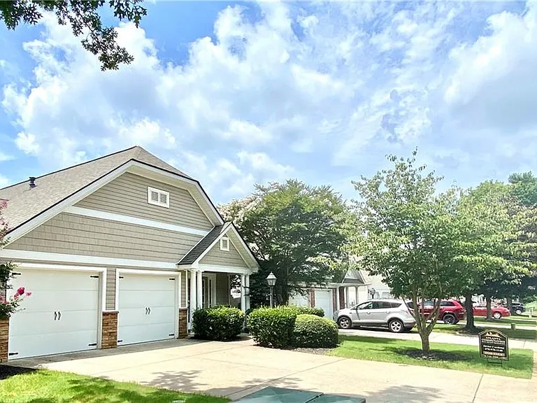 2335 Gateview Ct — Photo 3