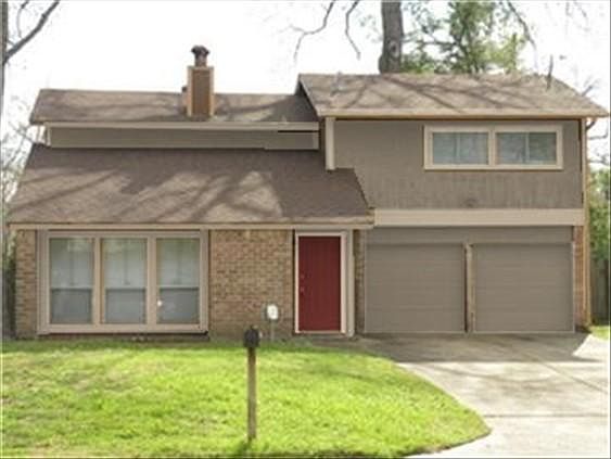 Welcome home! Never flooded. Green belt access across the street. Elementary school, pool and tennis court are one block away. Quiet home with a nice back yard. Oak tree in the back yard is 100 years old, enjoy it's shade on those hot summer days!