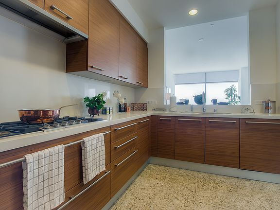 3rd image of 900 W Olympic Blvd Unit 33