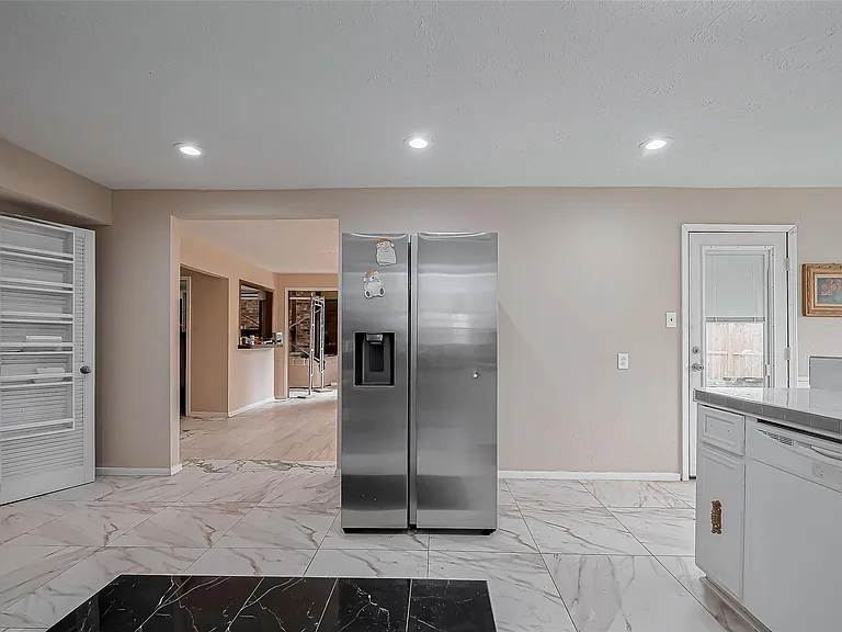 811 Loire Ln — Photo 11