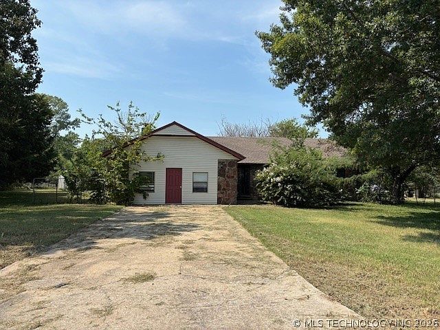 1st image of 196 Elm Dr