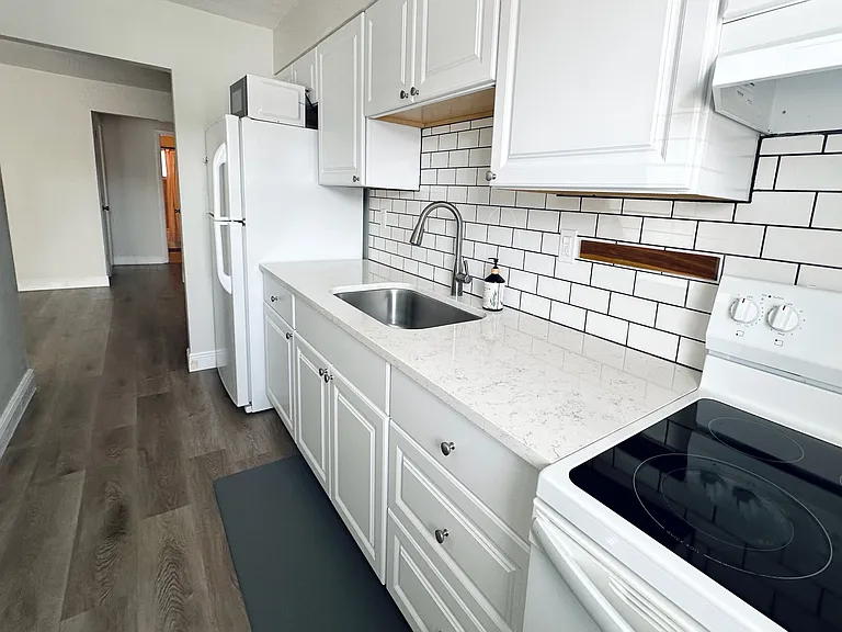 4444 Swift Rd #2 — Photo 8