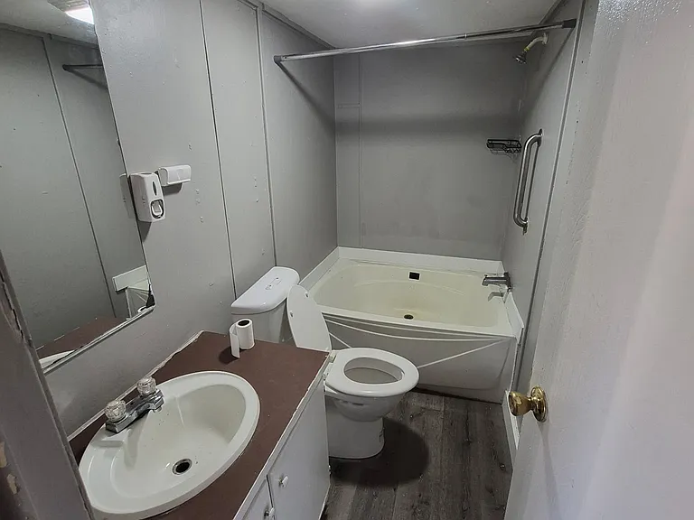401 Decatur St — Photo 8