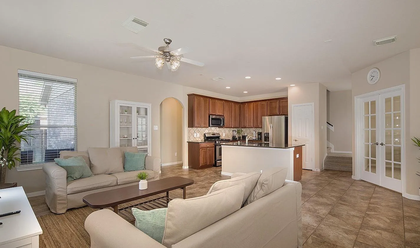 3 bed, 2.5 bath, 2192 sqft, $3,500 — Photo 4