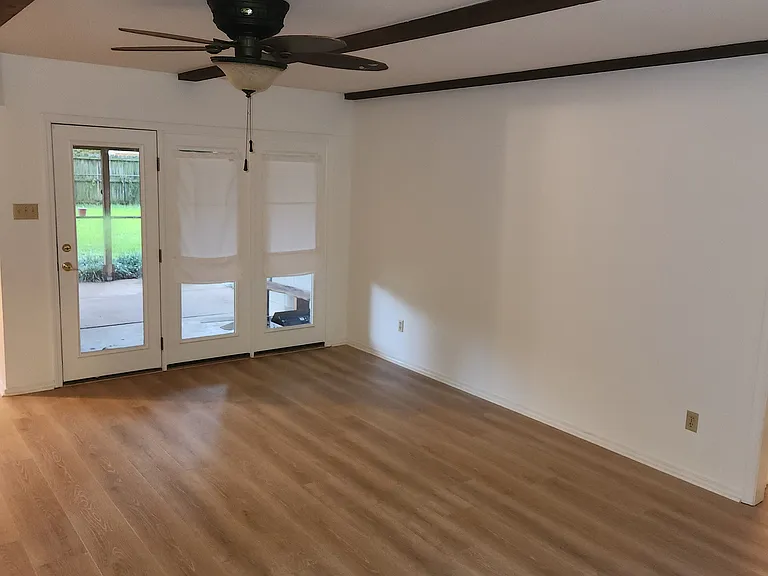 124 Napoleon Dr — Photo 3