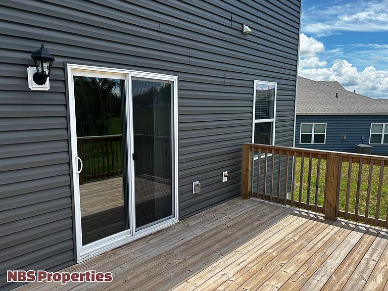 935 Utopia Ln — Photo 47