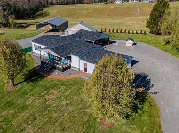 199 Walking Horse Trl, Mount Airy, NC 27030