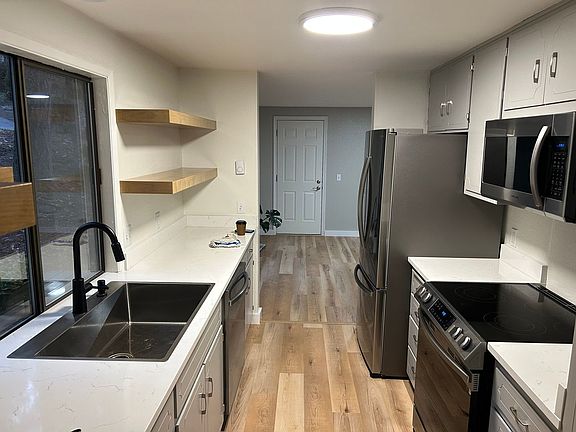 5th image of 2805 Greentree Way