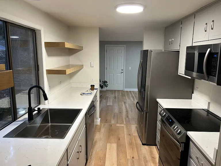 2805 Greentree Way — Photo 4