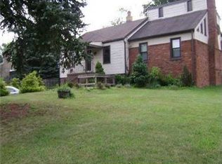 923 Cliff Mine Rd, Coraopolis, PA 15108