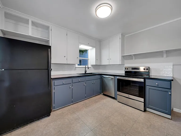 1342 E 42nd St S — Photo 11