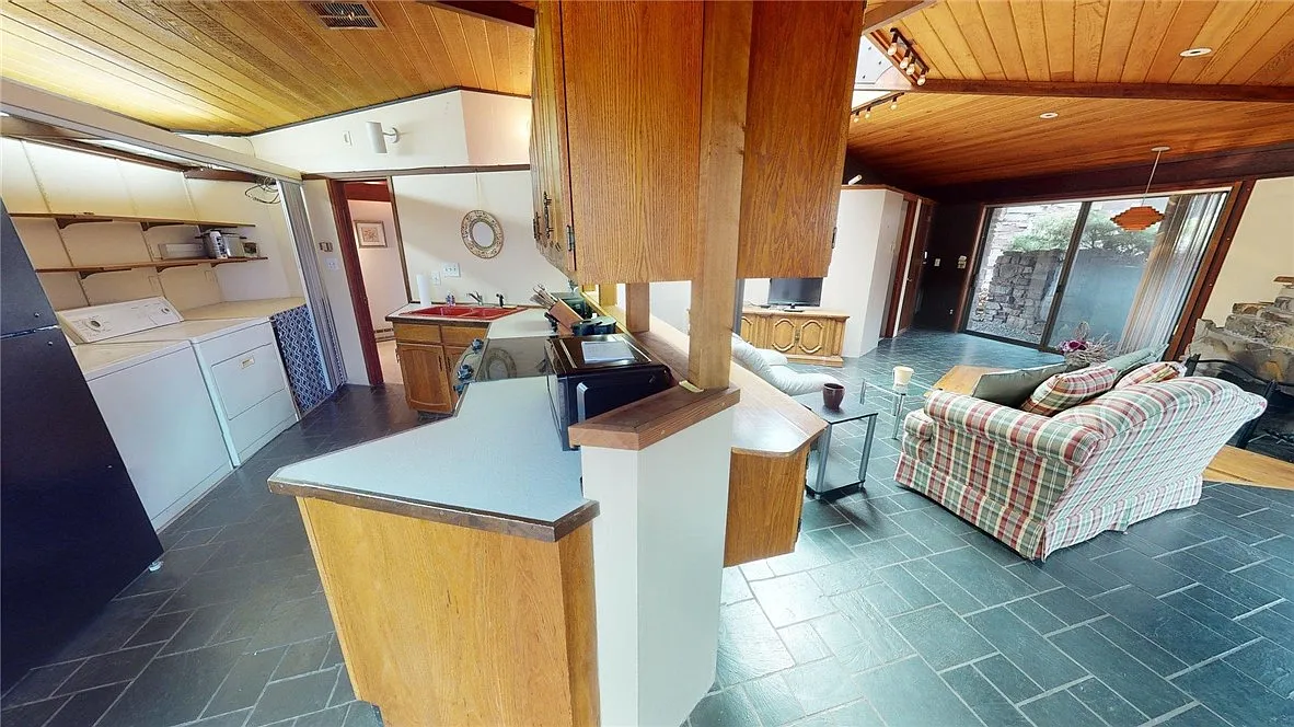 1 bed, 1.0 bath, 3564 sqft, $1,750 — Photo 4
