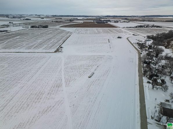 12 Likuwanta Dr, Dakota City, NE 68731