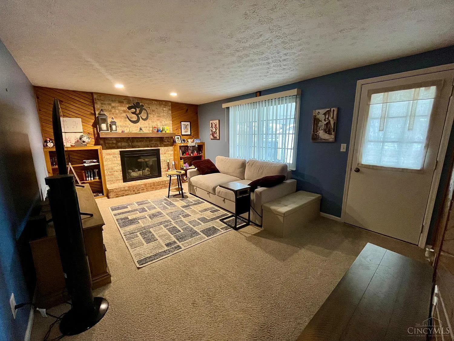 4 bed, 2102 sqft, $3,200 — Photo 4