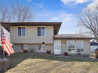 6812 Stonybrook Ln NE, Cedar Rapids, IA 52402