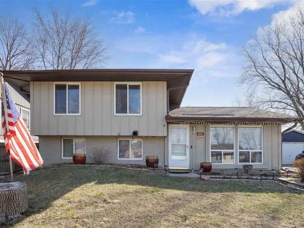 6812 Stonybrook Ln NE, Cedar Rapids, IA 52402