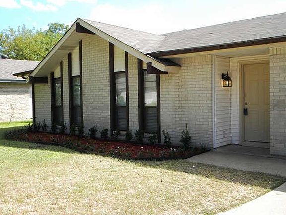 2nd image of 1530 Deepwood Dr