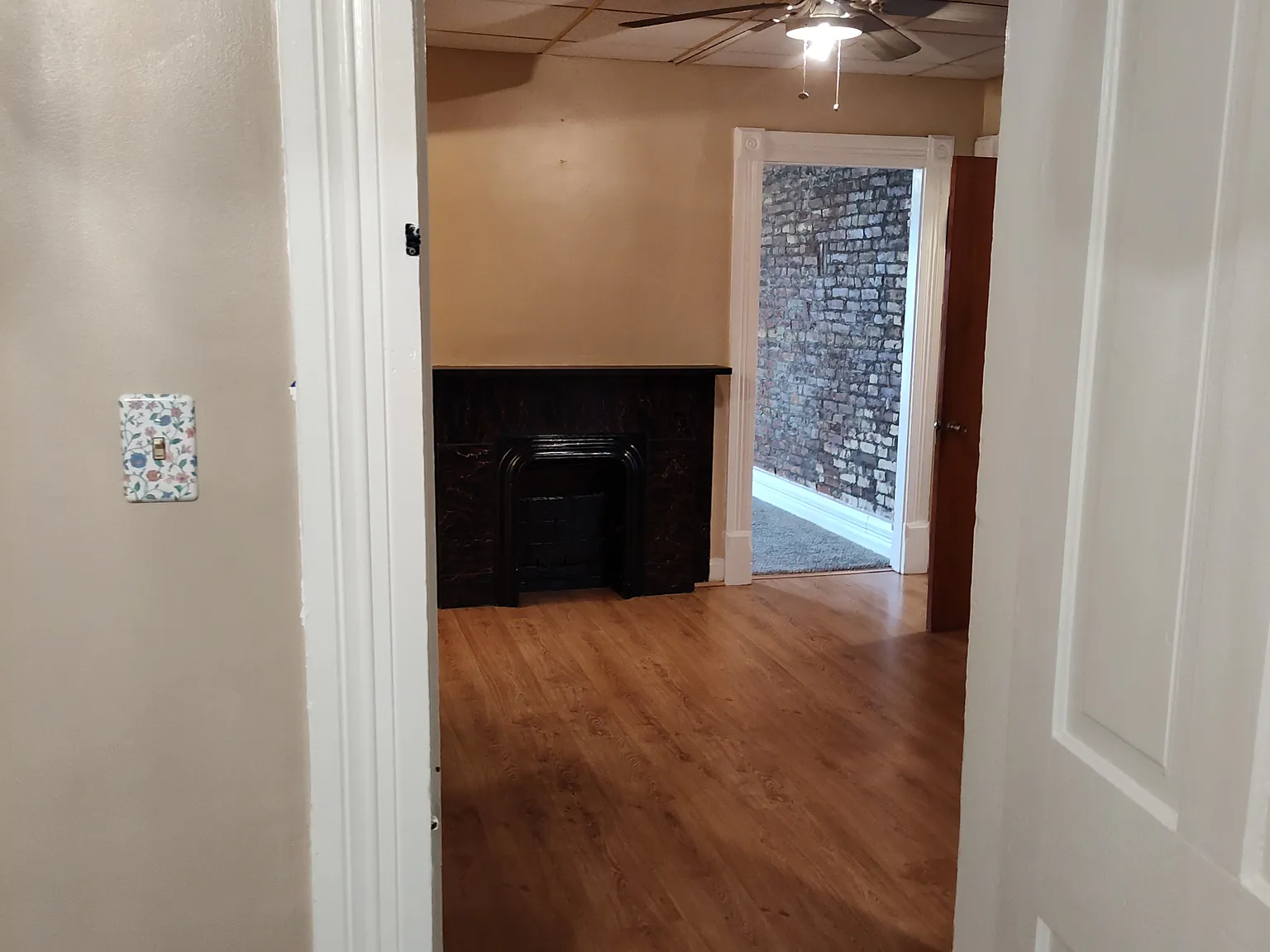 2 bed, 900 sqft, $1,300 — Photo 2