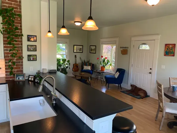 (undisclosed Address), White Salmon, WA 98672