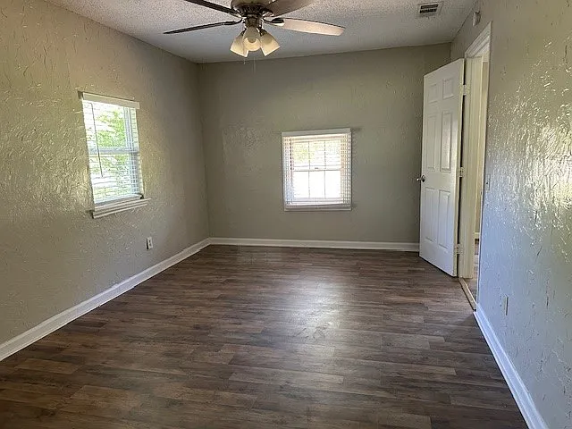 1708 W Elm St — Photo 11