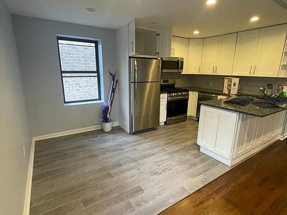 2nd image of 71 Main St #3