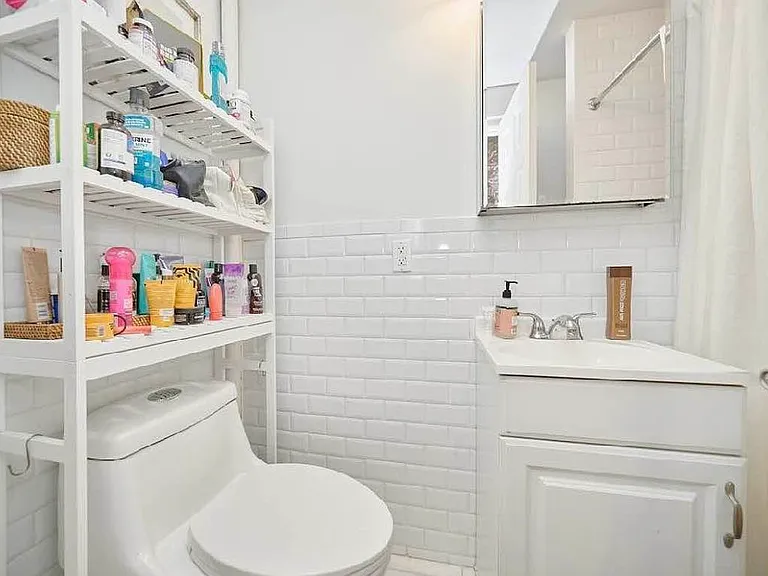 318 E 6th St #6 — Photo 8
