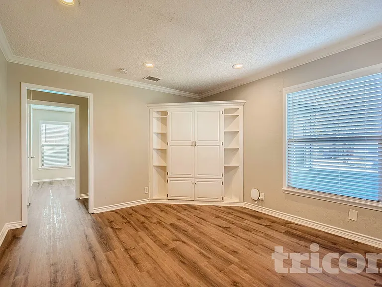 10630 Newcombe Dr — Photo 2