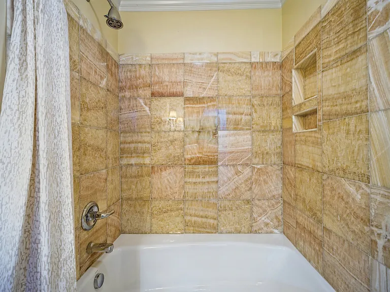 1044 Commodore Dr — Photo 24