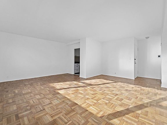 4th image of 5 Fordham Hill Oval APT 11D