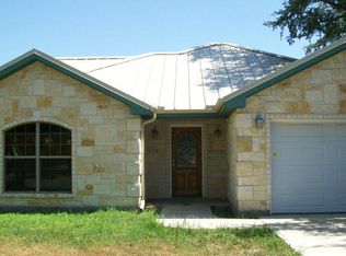 740 Juarez St, Uvalde, TX 78801