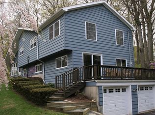 7 Golfview Dr, Danbury, CT 06811