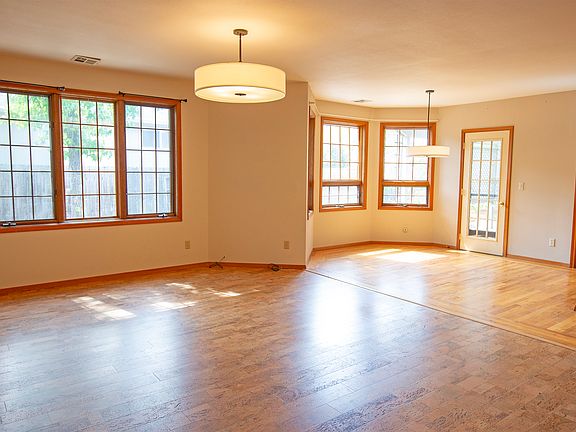 Great room. Note the hanging lamps.